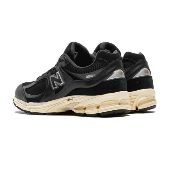 Кросівки New Balance M2002RIB.