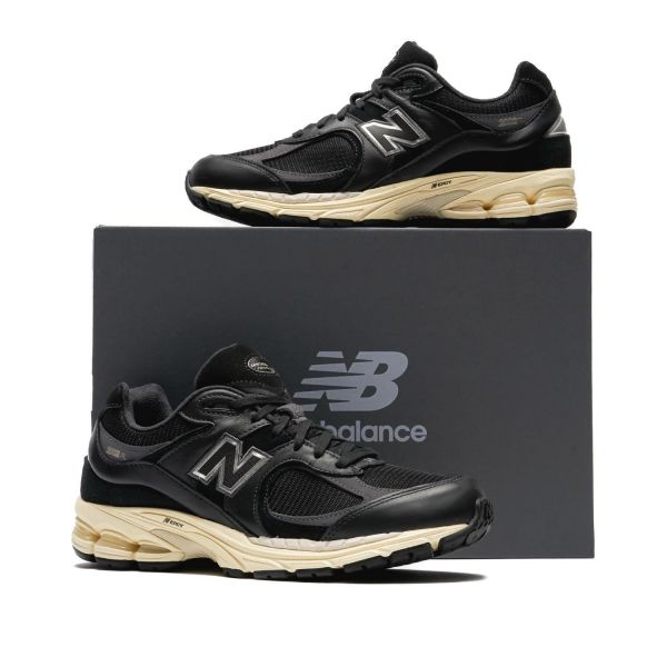 Кросівки New Balance M2002RIB.