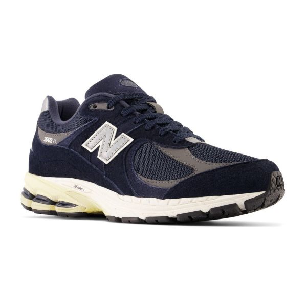 Кроссовки New Balance M2002RCA.