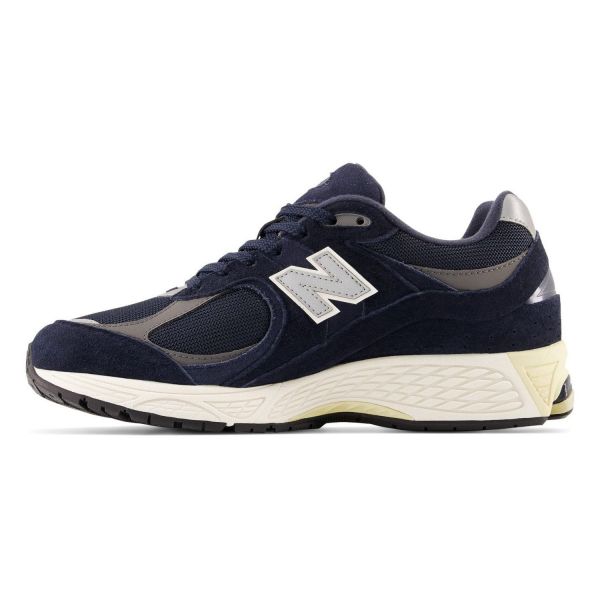 Кроссовки New Balance M2002RCA.