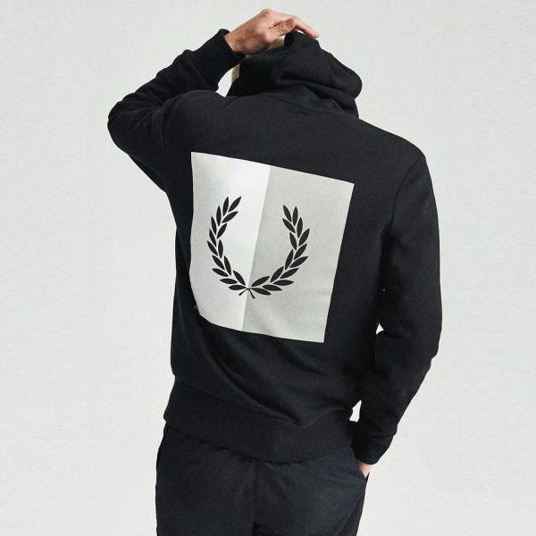 Худи Fred Perry M7715 102.