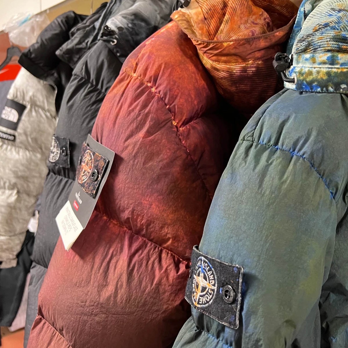 Пуховик Stone Island Supreme 7325401S3 V0036 — купити в Україні