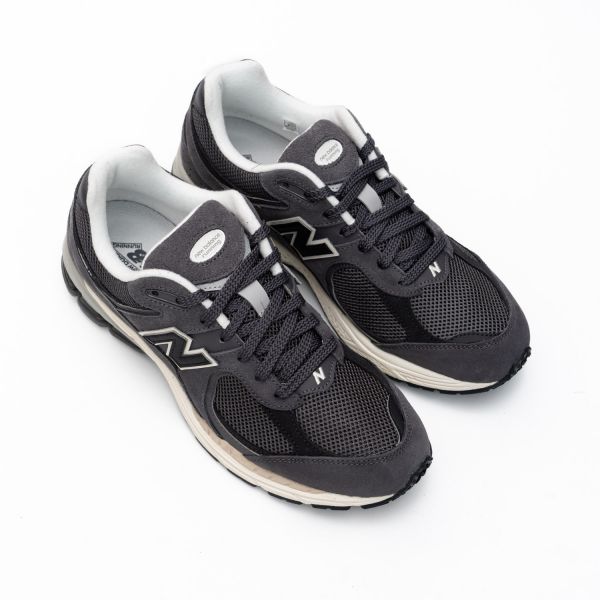 Кроссовки New Balance M2002RFL.