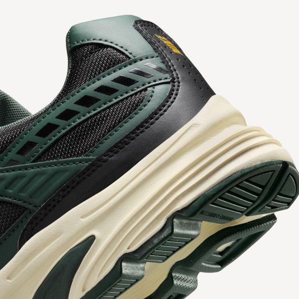 Кросівки Nike Initiator HQ3611 010.
