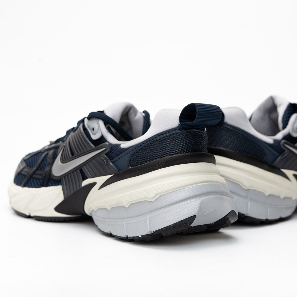 Кросівки Nike V2K Run HJ4497 400