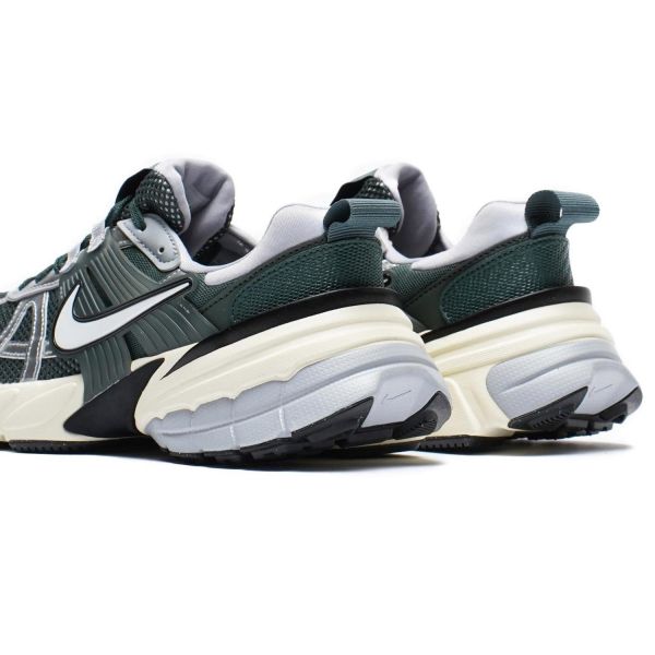 Кроссовки Nike V2K Run HJ4497 300.