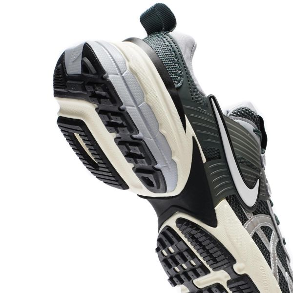 Кроссовки Nike V2K Run HJ4497 300.
