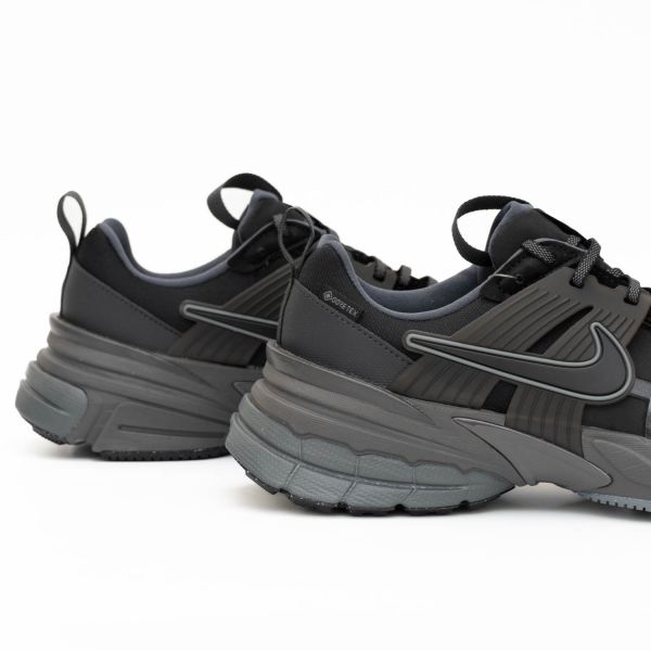 Кроссовки Nike V2K Run Gore-Tex FZ2622 001.