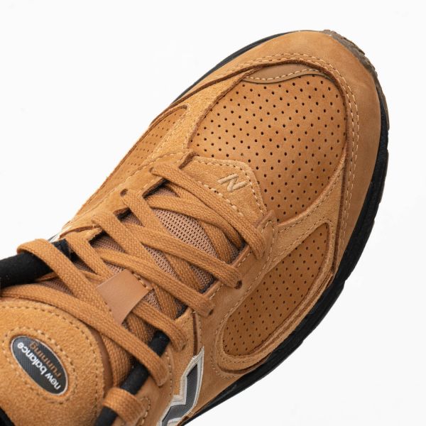 Кросівки New Balance M2002REI.