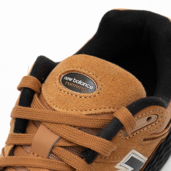 Кросівки New Balance M2002REI.