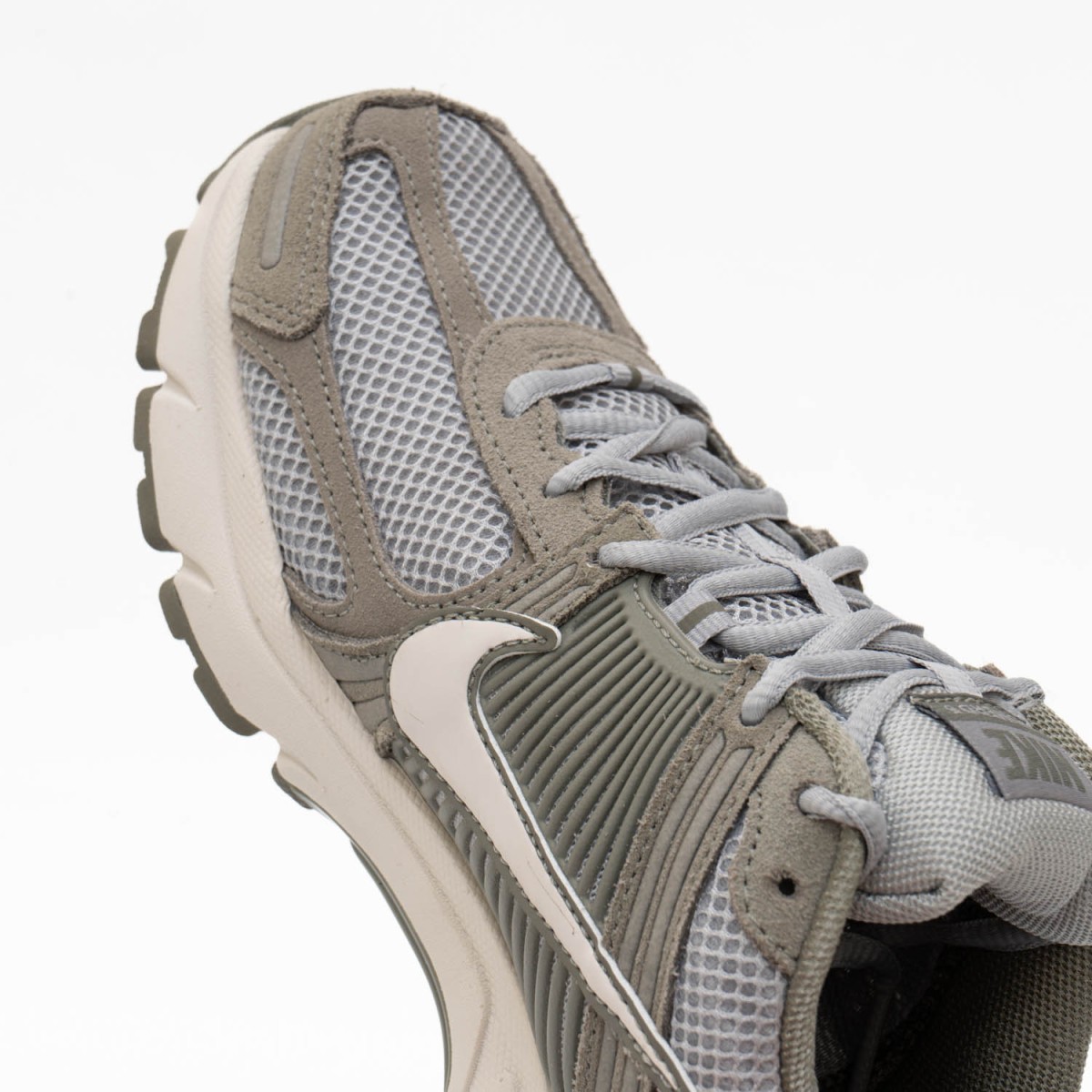 Кросівки Nike Zoom Vomero 5 HF1553 002