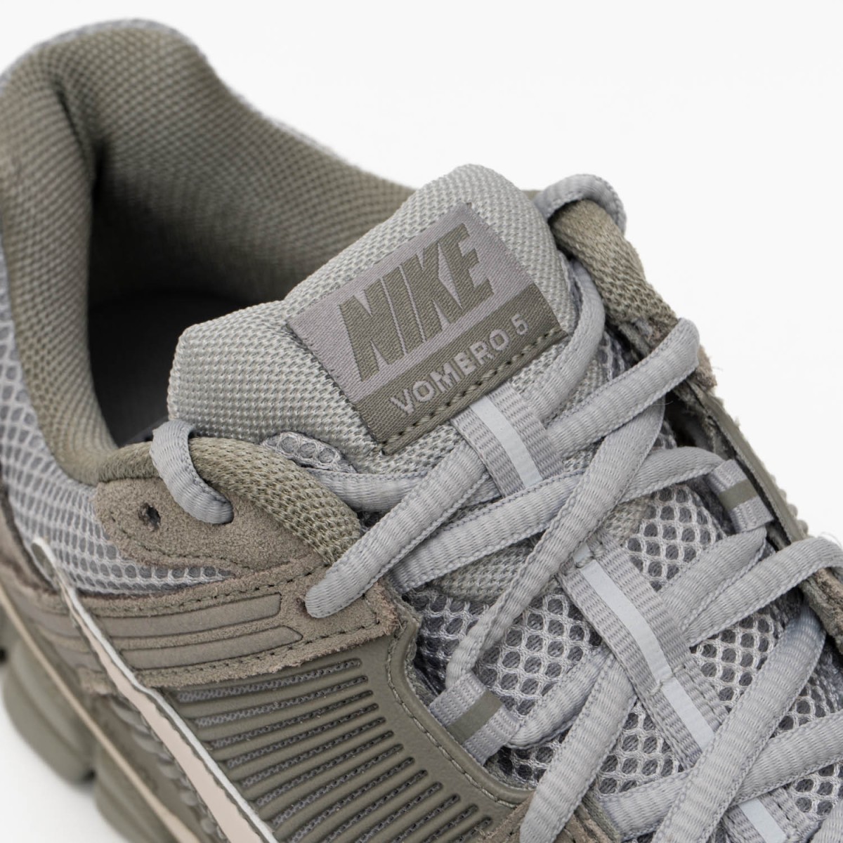 Кросівки Nike Zoom Vomero 5 HF1553 002