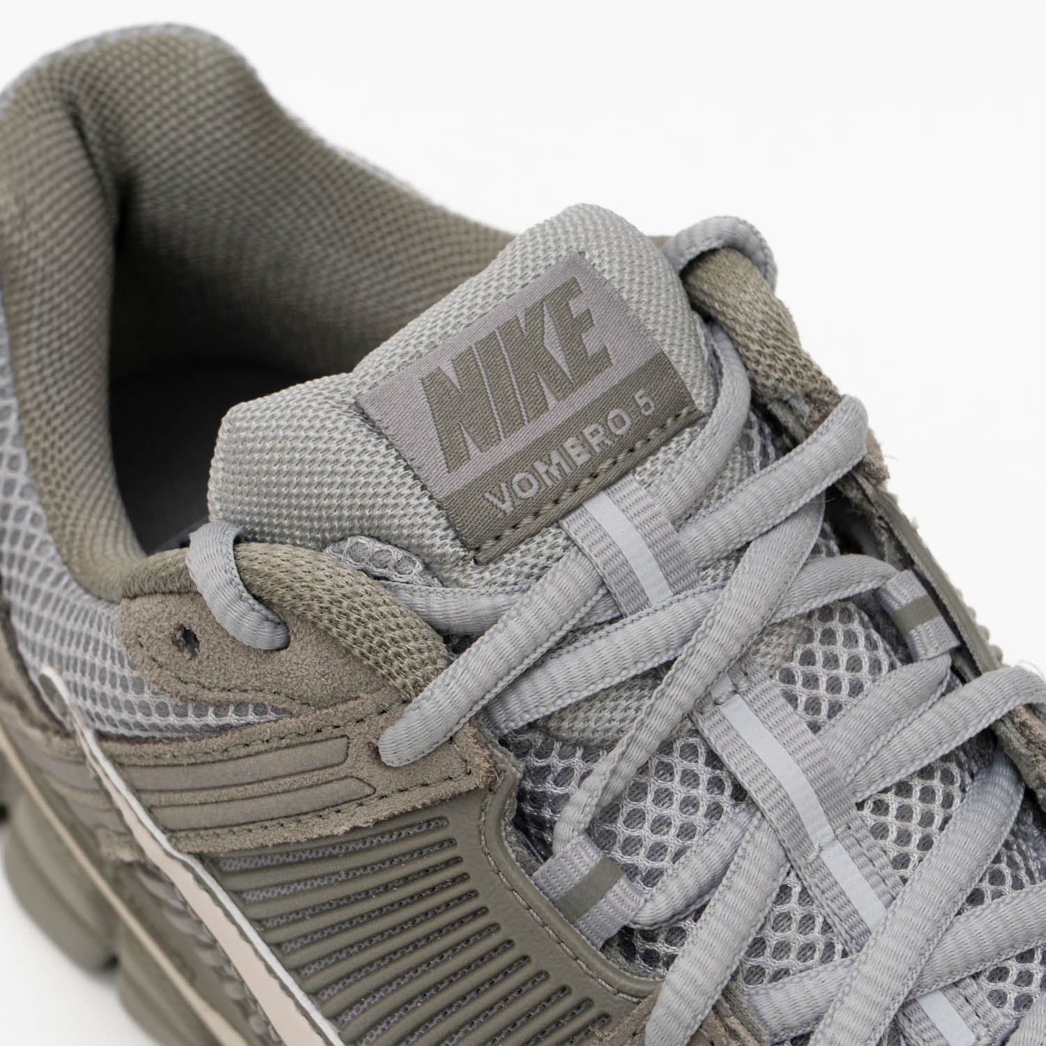 Кросівки Nike Zoom Vomero 5 HF1553 002