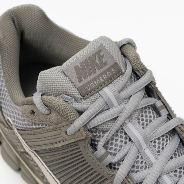 Кроссовки Nike Zoom Vomero 5 HF1553 002.