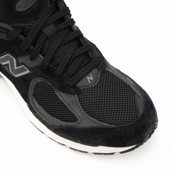Кроссовки New Balance M2002RBK.