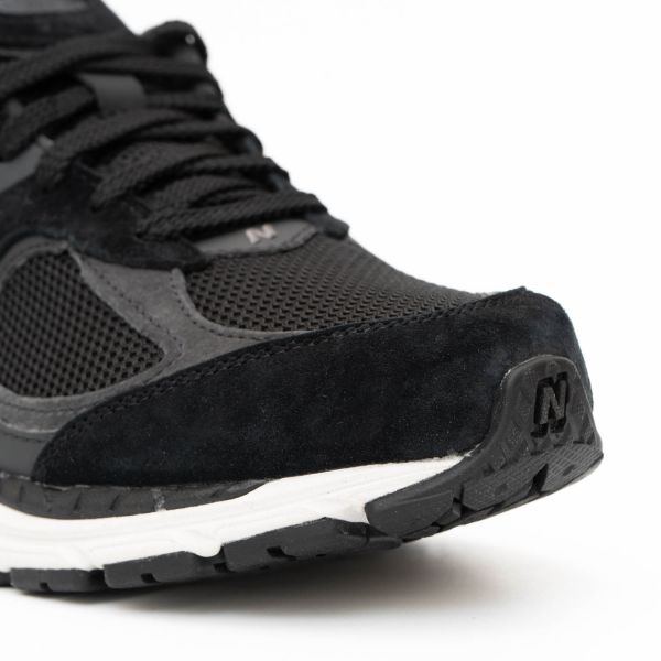 Кроссовки New Balance M2002RBK.