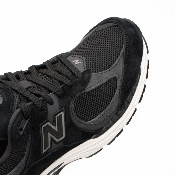 Кроссовки New Balance M2002RBK.