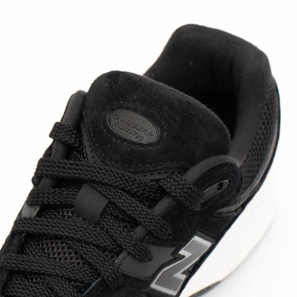 Кроссовки New Balance M2002RBK.