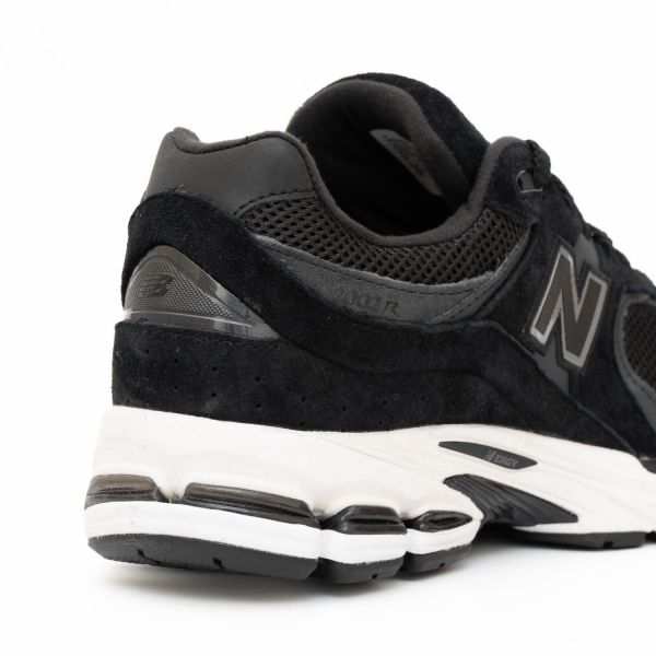 Кроссовки New Balance M2002RBK.