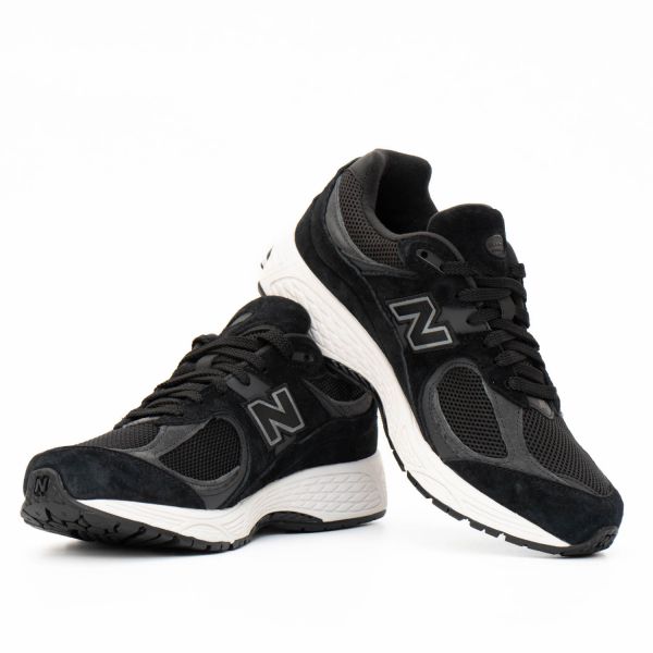 Кроссовки New Balance M2002RBK.