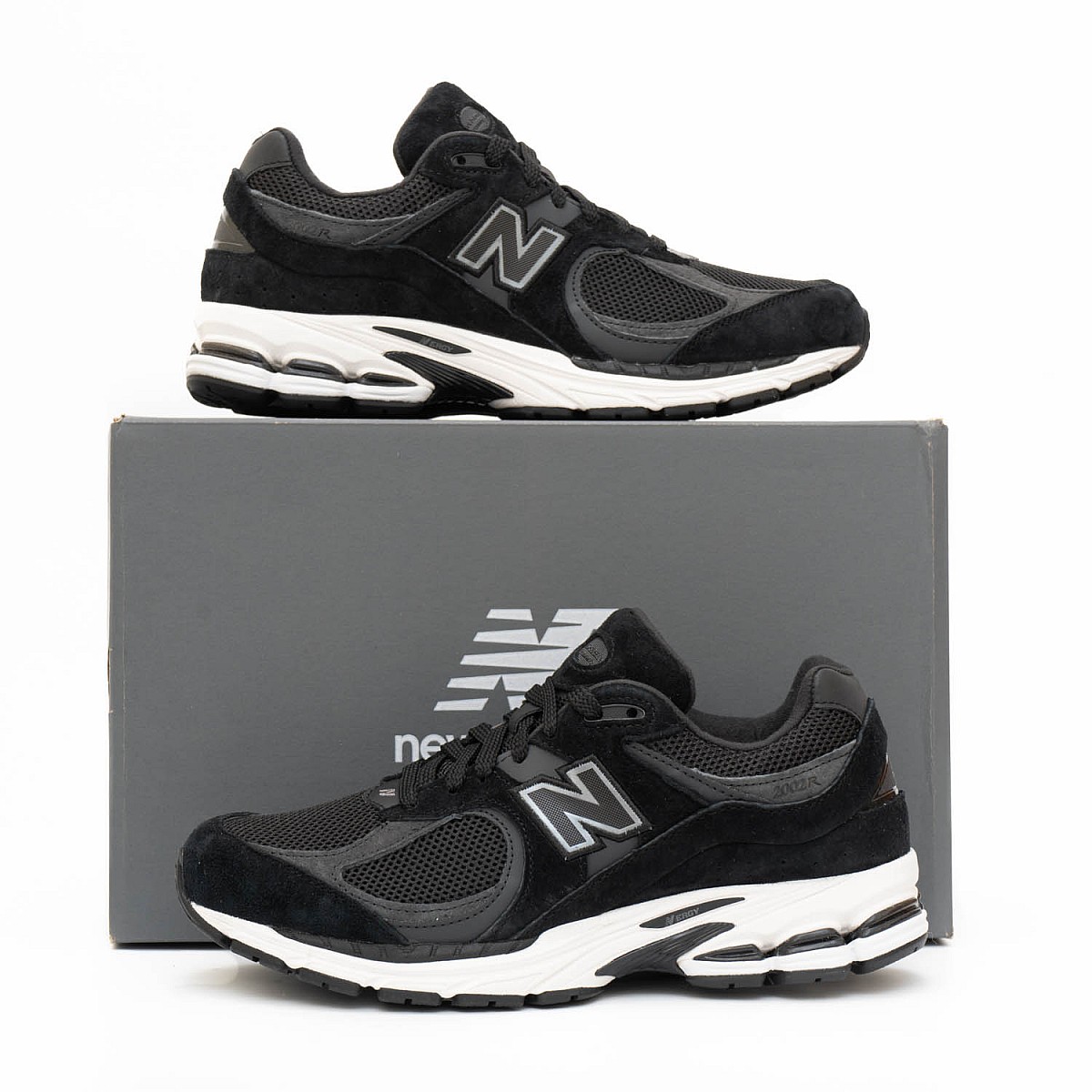 Кросівки New Balance M2002RBK