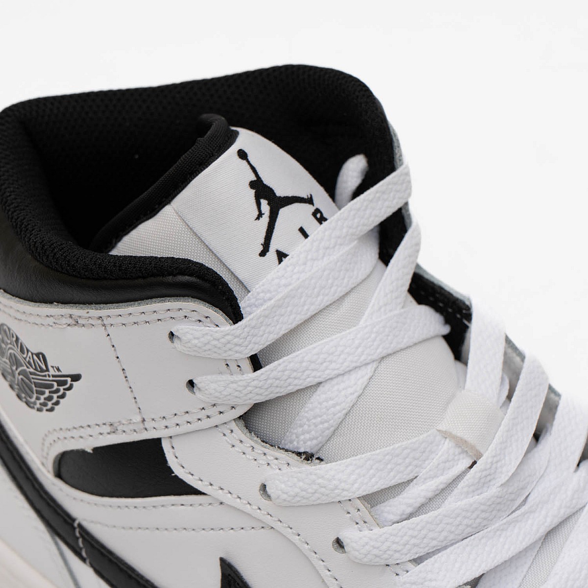 Кеды Nike Air Jordan 1 Mid DQ8426 132