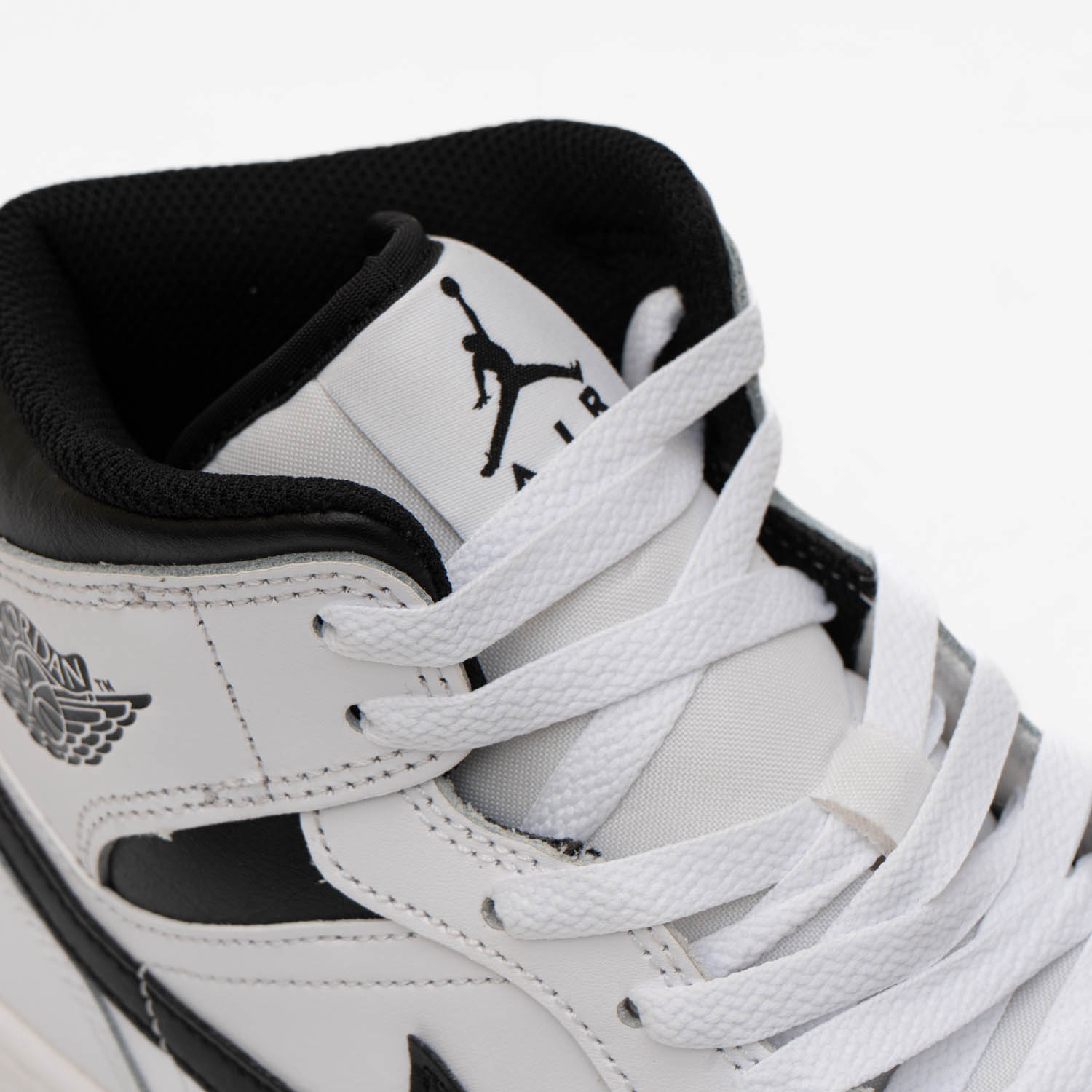 Кеди Nike Air Jordan 1 Mid DQ8426 132