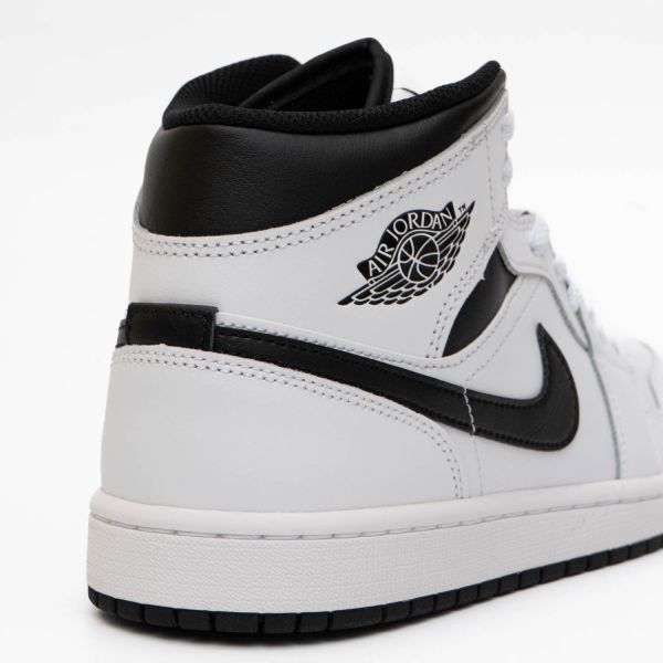Кеды Nike Air Jordan 1 Mid DQ8426 132.