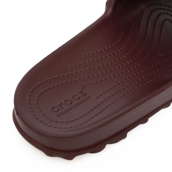 Шлепанцы Crocs Salehebembury.