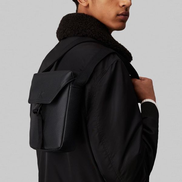 Сумка Calvin Klein Over Webbing Reporter18 PU.