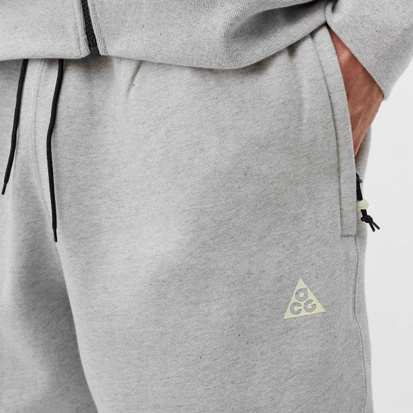 Спортивные штаны Nike DM4246-050.
