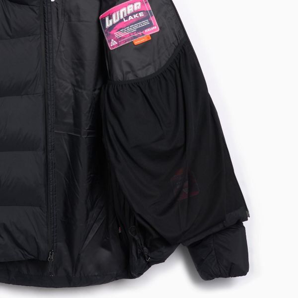 Куртка Nike ACG FV8909-010.