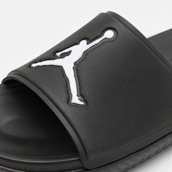 Шлепанцы Nike Jordan FQ1598-001.
