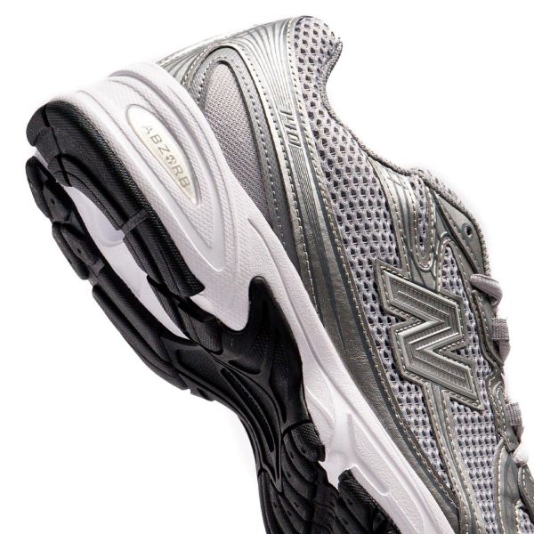 Кросівки New Balance U740SG2.