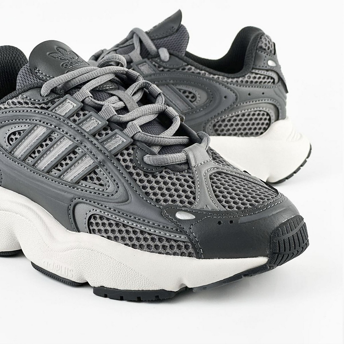Кросівки Adidas Ozmillen IF3448 — купити в Україні | Adidas