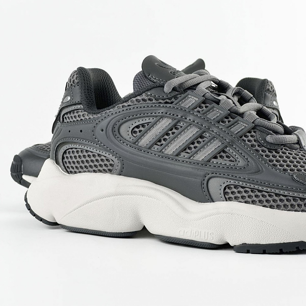 Кросівки Adidas Ozmillen IF3448