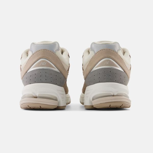 Кроссовки New Balance M2002RSI.