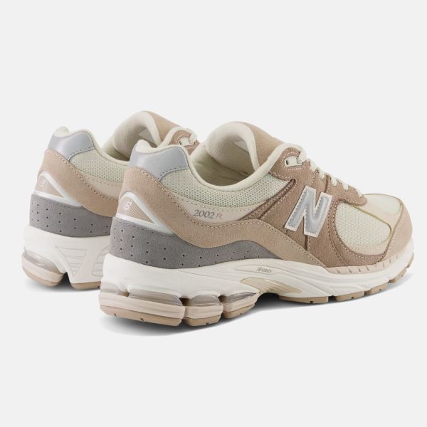 Кроссовки New Balance M2002RSI.