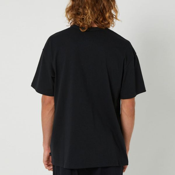 Футболка Nike DO7391-010. Футболка Nike DO7391-010.