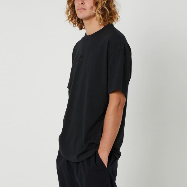 Футболка Nike DO7391-010. Футболка Nike DO7391-010.